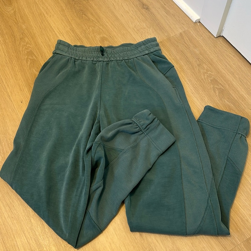 Lululemon joggers in teal